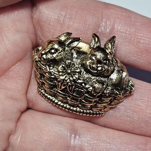 Avon Vintage Gold Tone Easter Rabbit Bunny Flower Basket Love Brooch Pin Lapel